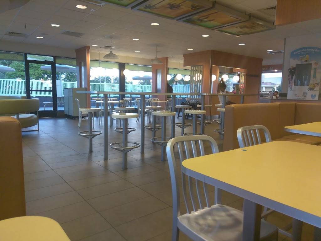 McDonalds | cafe | 1028 W Lee Rd, Orlando, FL 32810, USA | 4076471615 OR +1 407-647-1615