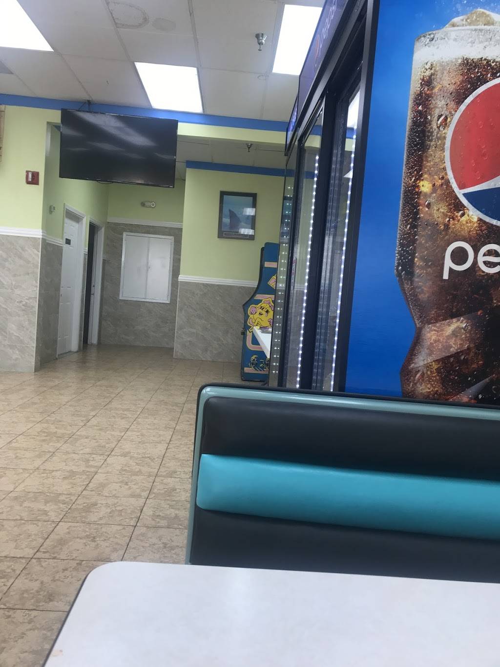 Shark Fish & Chicken | restaurant | 194 Town Center Rd, Matteson, IL 60443, USA | 7087489488 OR +1 708-748-9488