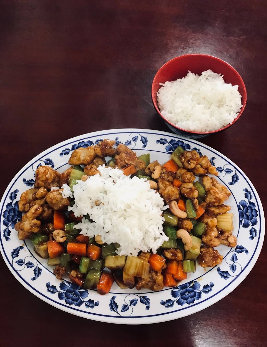 New China | restaurant | 2663 Northtown Way, Highland, IL 62249, USA | 6186518889 OR +1 618-651-8889