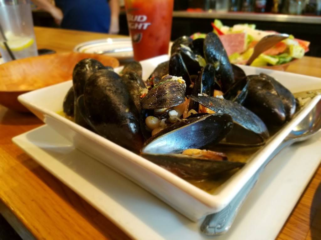 Stogie Joes Tavern | restaurant | 1801 E Passyunk Ave, Philadelphia, PA 19148, USA | 2154633030 OR +1 215-463-3030