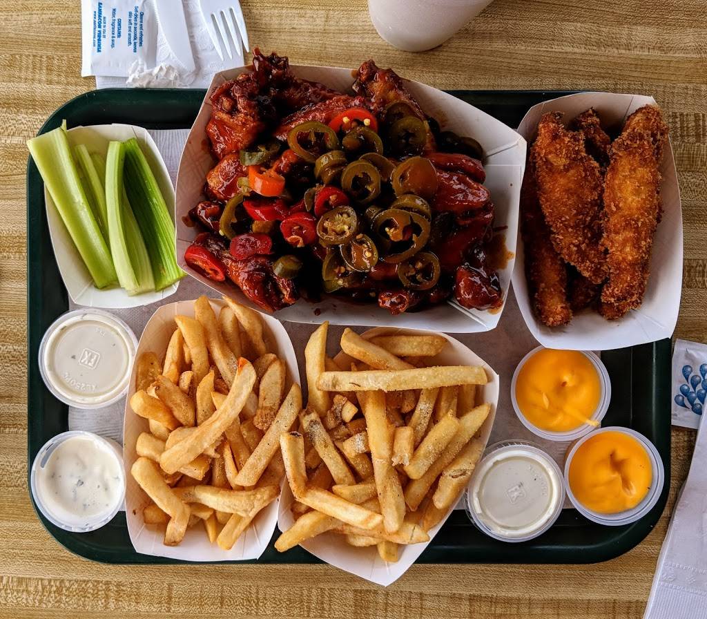 Buffalo Joe’s | restaurant | 1841 Howard St, Chicago, IL 60626, USA | 7737647300 OR +1 773-764-7300