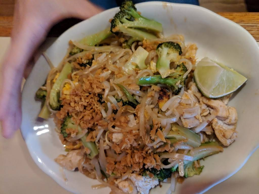 Lao Laan-Xang Restaurant | restaurant | 1146 Williamson St, Madison, WI 53703, USA | 6082800104 OR +1 608-280-0104