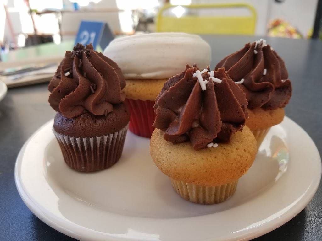 Crushcakes & Café | cafe | 4945 Carpinteria Ave, Carpinteria, CA 93013, USA | 8056844300 OR +1 805-684-4300