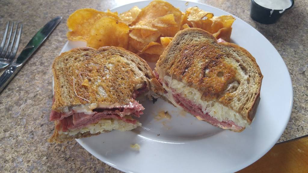 Crosstown Pub & Grill | restaurant | 3322, 140 E Chatham St, Cary, NC 27511, USA | 9196502853 OR +1 919-650-2853