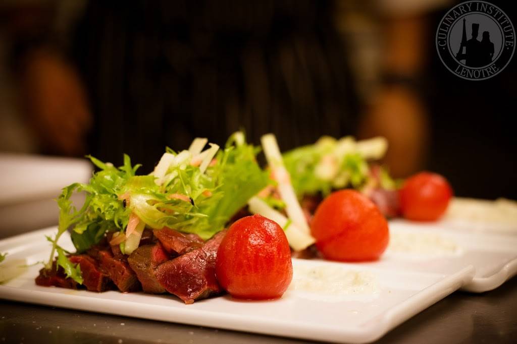 Le Bistro | restaurant | 7070 Allensby St suite r, Houston, TX 77022, USA | 7133585079 OR +1 713-358-5079