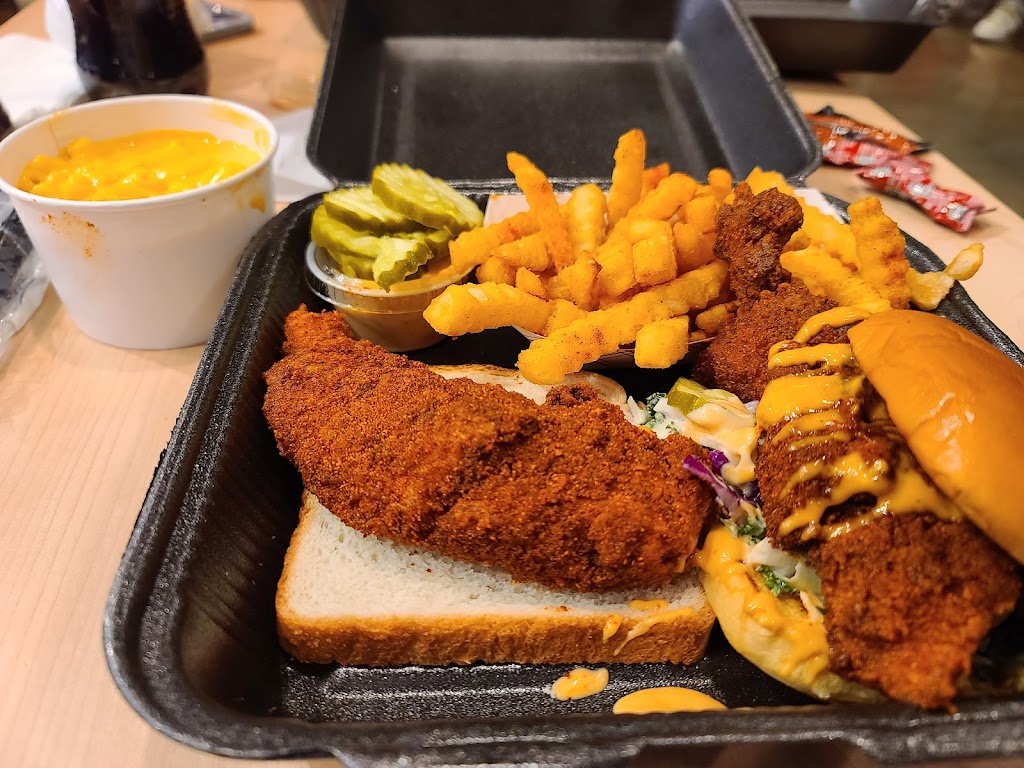 Daves Hot Chicken | restaurant | N92W16125 Falls Pkwy, Menomonee Falls, WI 53051, USA | 2629532540 OR +1 262-953-2540