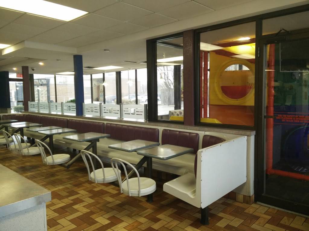 Burger King | restaurant | 2530 Tecumseh Rd W, Windsor, ON N9B 3R2, Canada | 5192583423 OR +1 519-258-3423