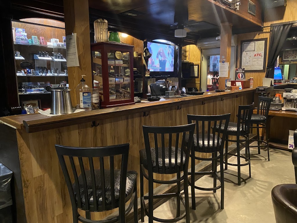 Murphys Law Sports & Cigar Bar | night club | 3103 W Pinhook Rd, Lafayette, LA 70508, USA | 3372359236 OR +1 337-235-9236