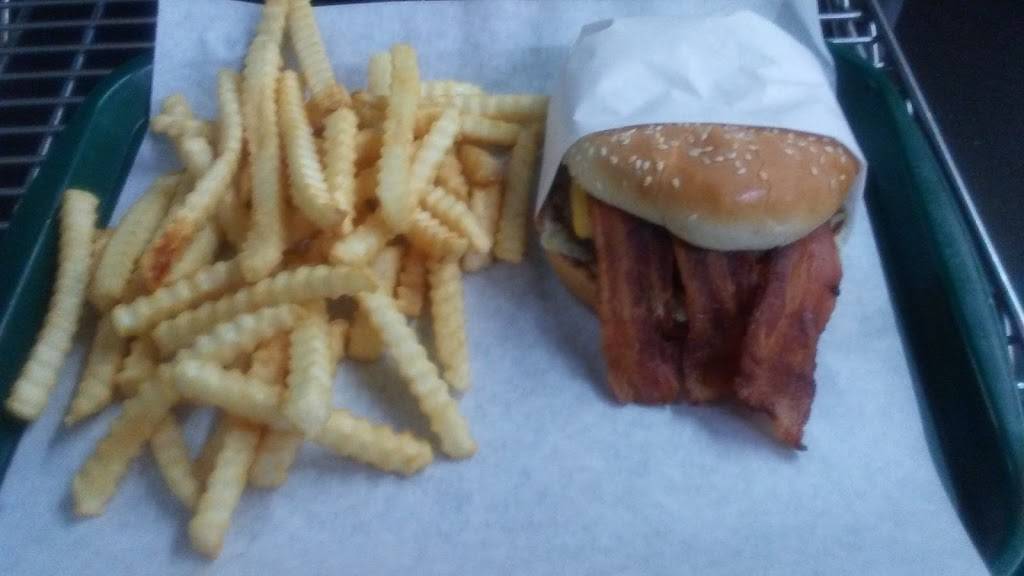 Ramsey Burger | restaurant | 1677 E 6th St, Beaumont, CA 92223, USA | 9518451855 OR +1 951-845-1855