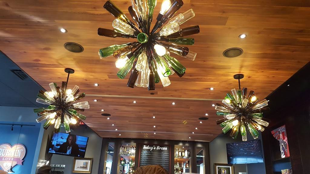 Red Robin Gourmet Burgers and Brews | restaurant | 110 Merchant St, Winchester, VA 22603, USA | 5406861287 OR +1 540-686-1287