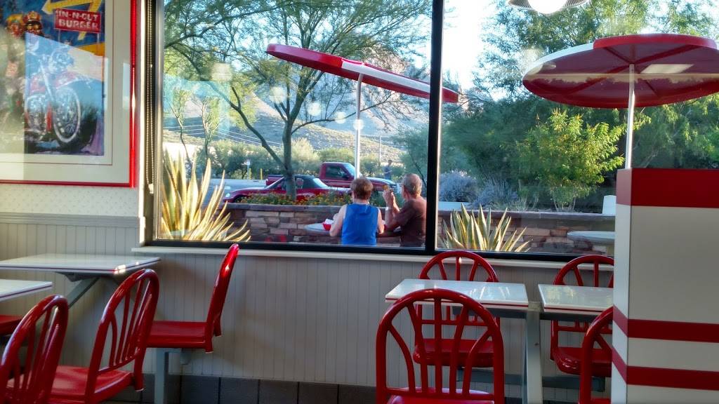 In-N-Out Burger | restaurant | 11545 N Oracle Rd, Oro Valley, AZ 85755, USA | 8007861000 OR +1 800-786-1000