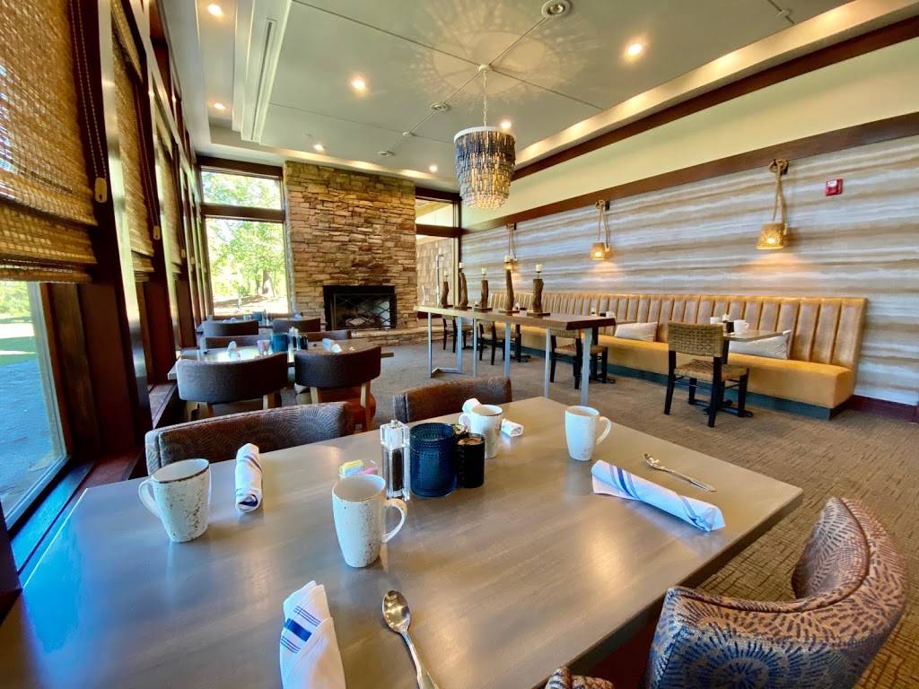 AJs Kitchen & Cocktails | restaurant | 1 King and Bear Dr, St. Augustine, FL 32092, USA | 9049406200 OR +1 904-940-6200