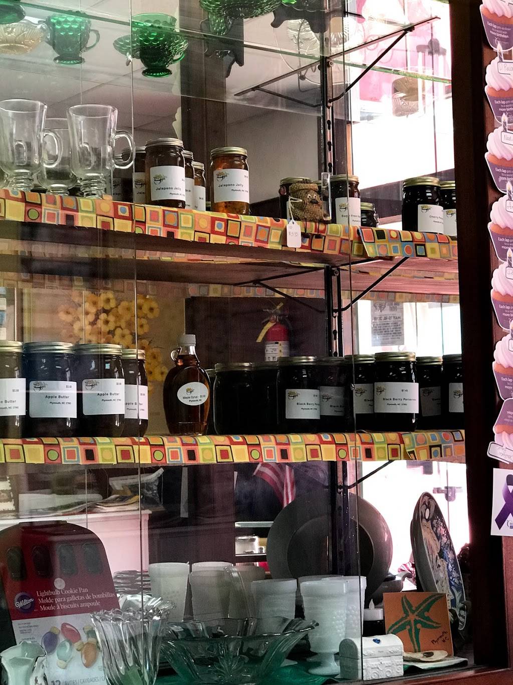 Stellas Cafe of Plymouth | restaurant | 120 E Water St, Plymouth, NC 27962, USA | 2527911020 OR +1 252-791-1020