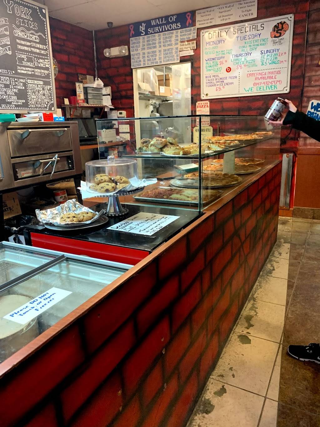 New York Slices | meal delivery | 1843 2nd St, Highland Park, IL 60035, USA | 8474326979 OR +1 847-432-6979