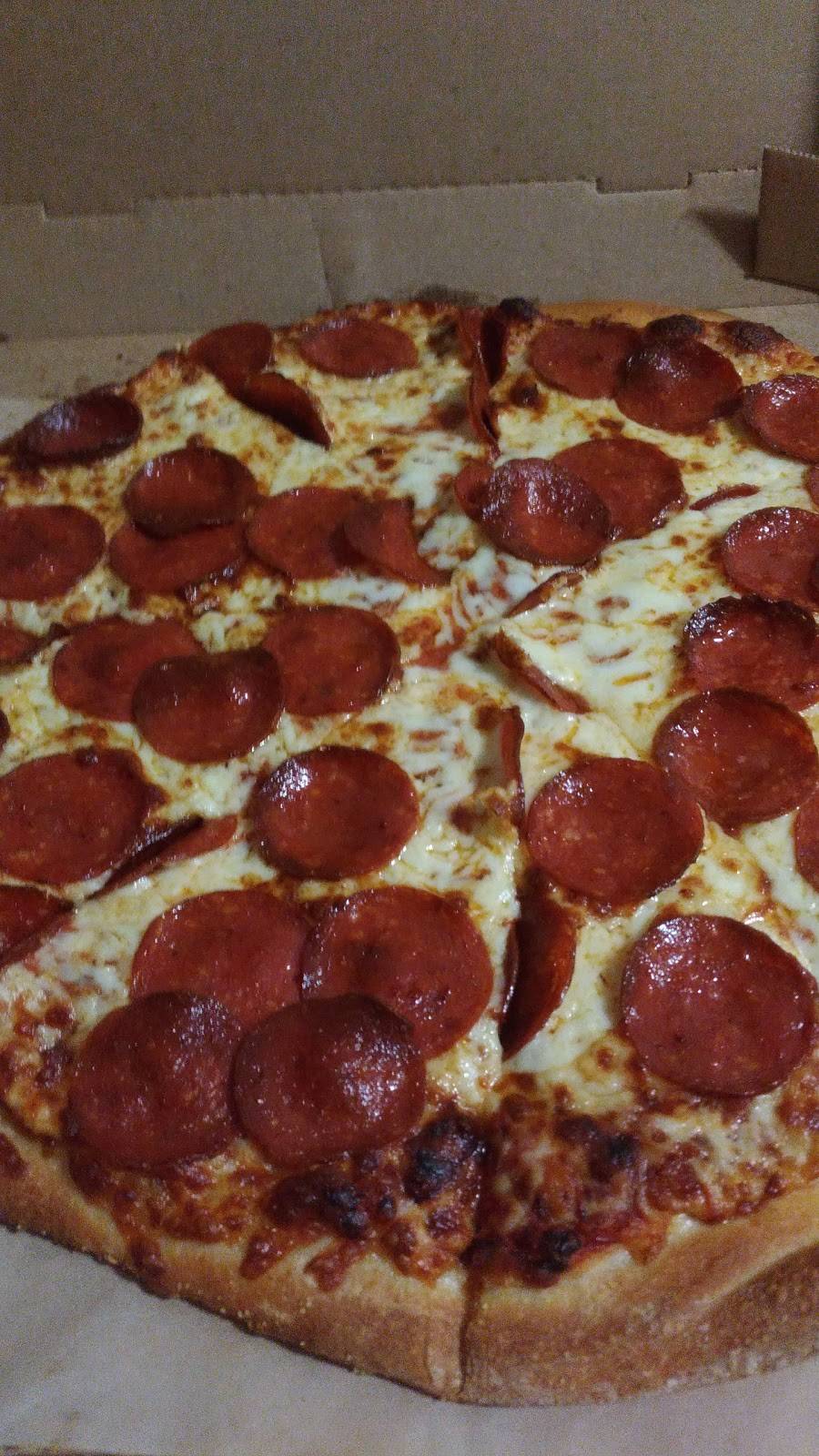 Little Caesars Pizza | meal takeaway | 431 Lafayette Center, Manchester, MO 63011, USA | 6365272439 OR +1 636-527-2439