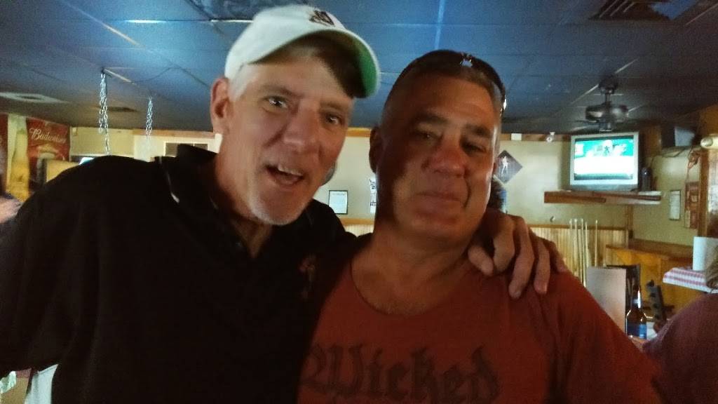 CJs Saloon | restaurant | 9401-9611 FL-43, Riverview, FL 33578, USA | 8133740373 OR +1 813-374-0373