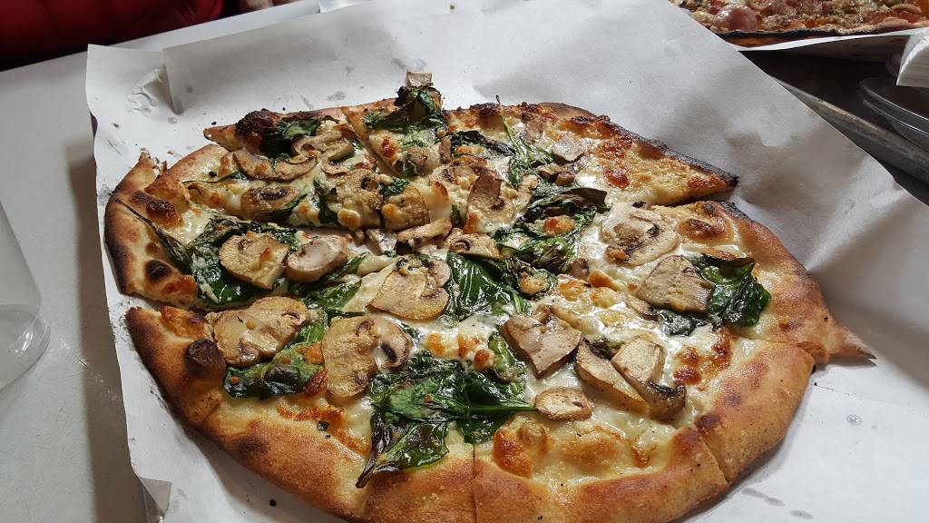 Frank Pepe Pizzeria Napoletana | restaurant | 157 Wooster St, New Haven, CT 06511, USA | 2038655762 OR +1 203-865-5762