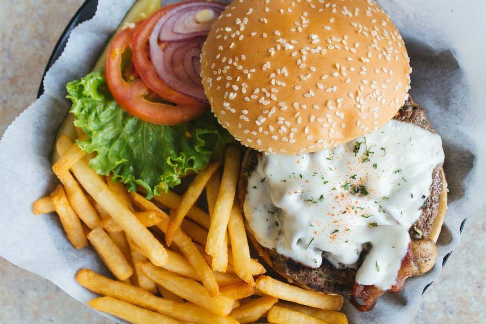 The Corner Cafe | restaurant | 100 S 6th St, Petersburg, IL 62675, USA | 2176326040 OR +1 217-632-6040