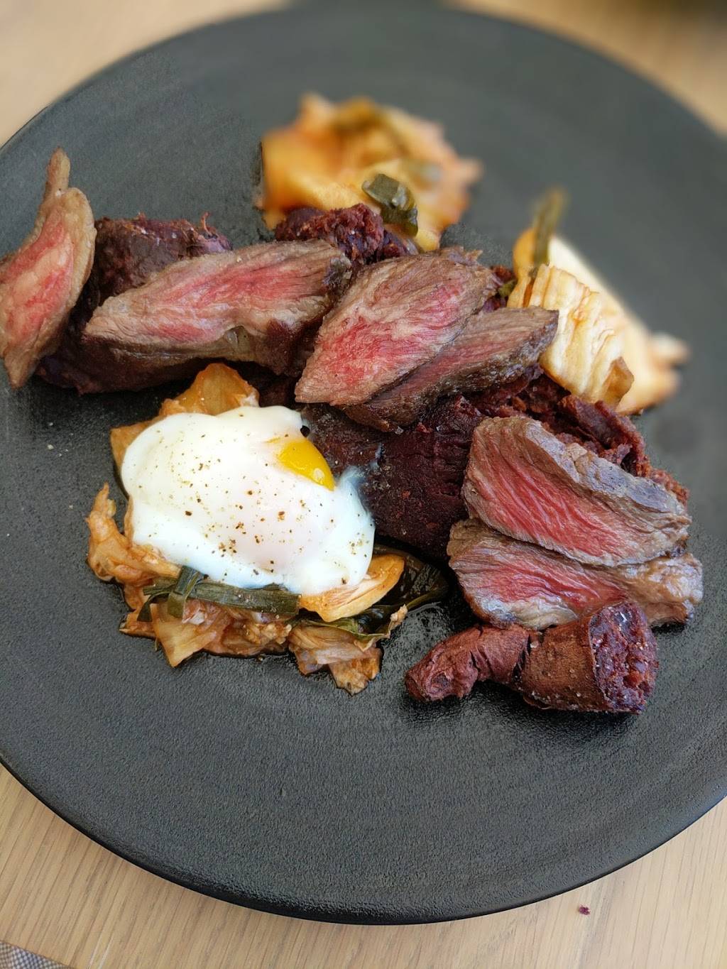 Tied House | restaurant | 3157 N Southport Ave, Chicago, IL 60657, USA | 7736974632 OR +1 773-697-4632