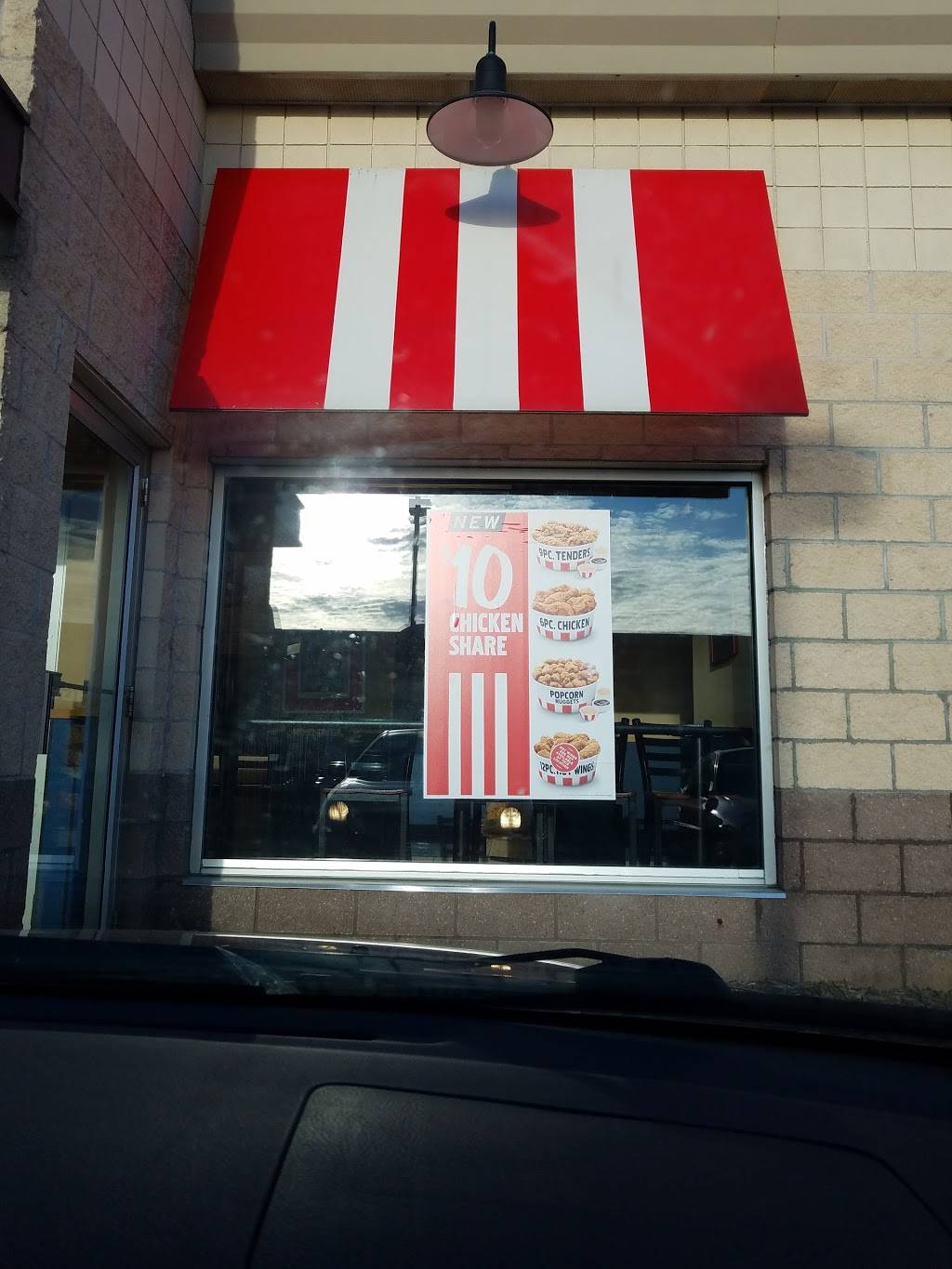 KFC | restaurant | 165 E Broad St, Pataskala, OH 43062, USA | 7409272088 OR +1 740-927-2088