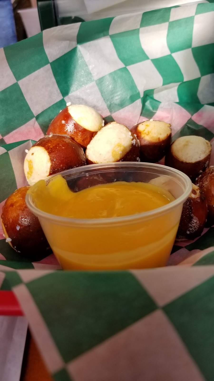 The Cottage | restaurant | 6 E Crystal Lake Ave, Crystal Lake, IL 60014, USA | 8154597520 OR +1 815-459-7520