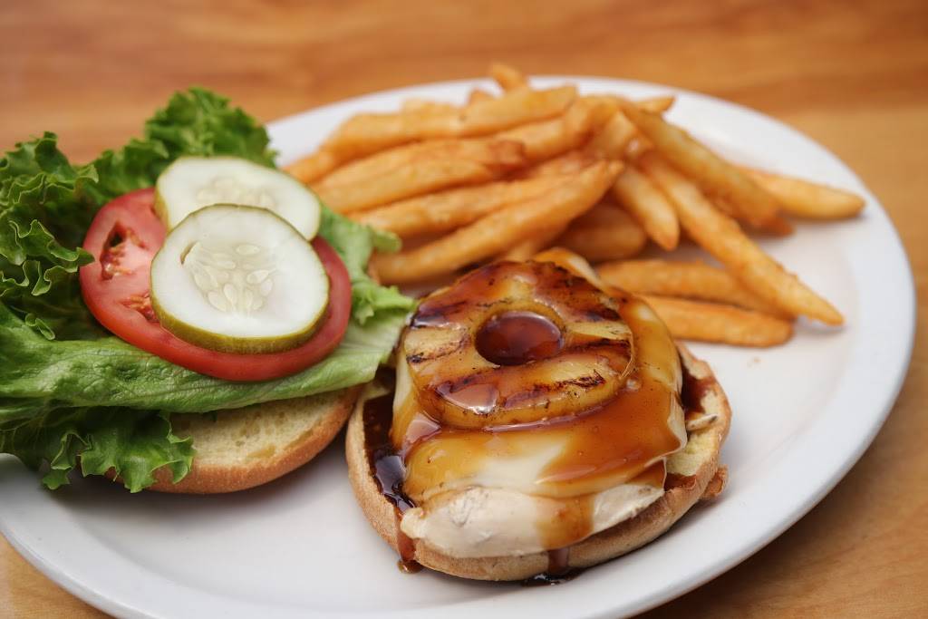 The Hut Bar and Grill | restaurant | 190 Boardwalk Pl E, Madeira Beach, FL 33708, USA | 7272584820 OR +1 727-258-4820