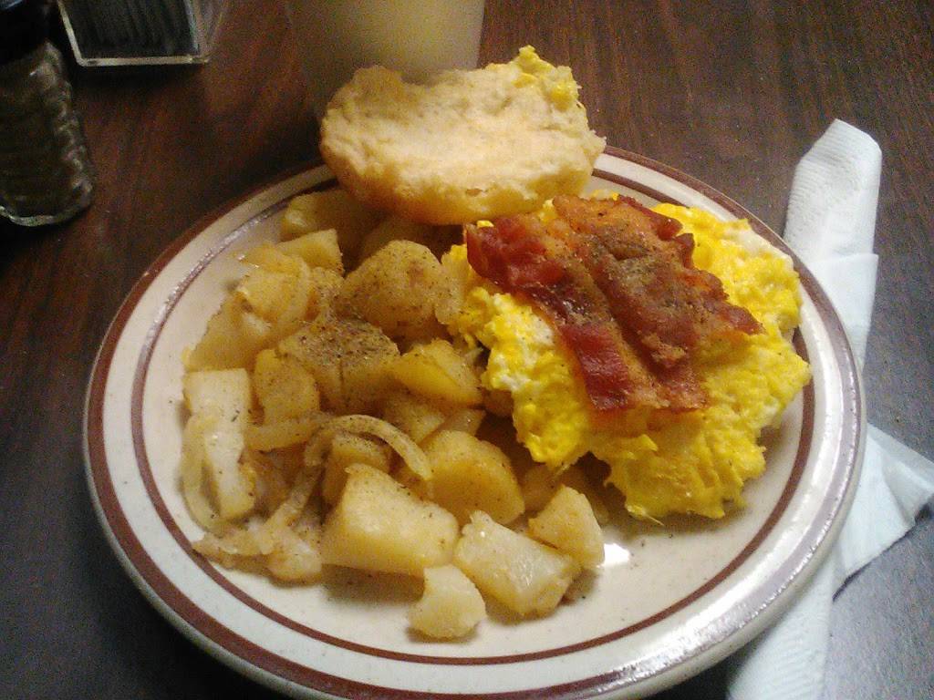 Farmers Cafe | restaurant | 213 S Main St, Blackstone, VA 23824, USA | 4342923236 OR +1 434-292-3236