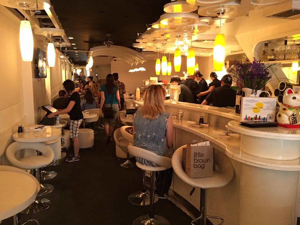 Friends Sushi | restaurant | 710 N Rush St, Chicago, IL 60611, USA | 3127878998 OR +1 312-787-8998