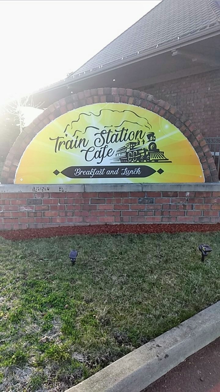 The Train Station Pancake House | restaurant | 406 E 4th St, Marion, IN 46952, USA | 7655734121 OR +1 765-573-4121