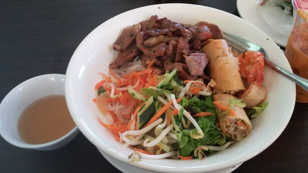 Montebello Pho & Sandwich | restaurant | 2456 W Whittier Blvd, Montebello, CA 90640, USA | 3237282902 OR +1 323-728-2902