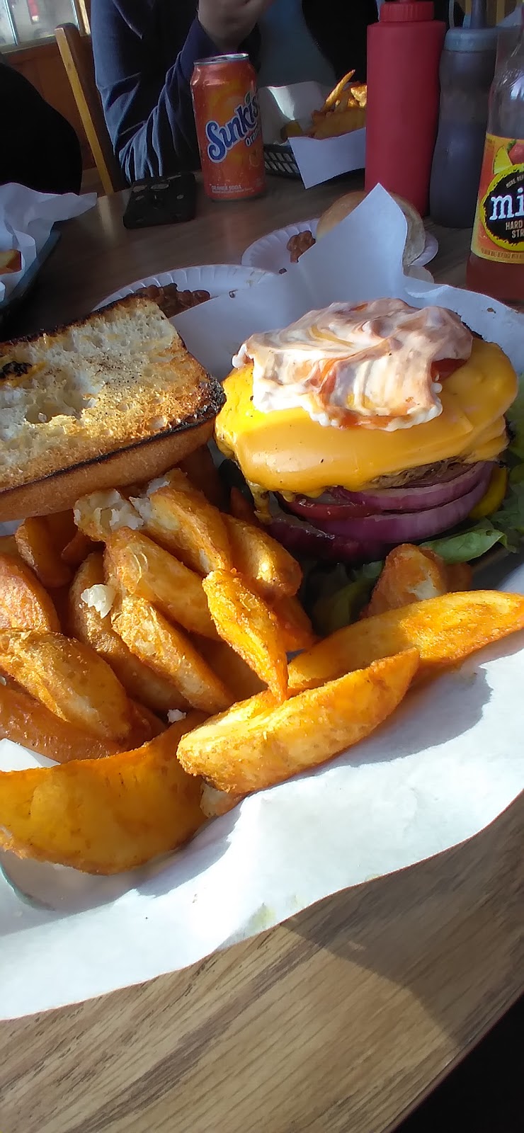 Deer Creek Lodge Restaurant | restaurant | 40896 Hot Springs Dr, California Hot Springs, CA 93207, USA | 6618290663 OR +1 661-829-0663