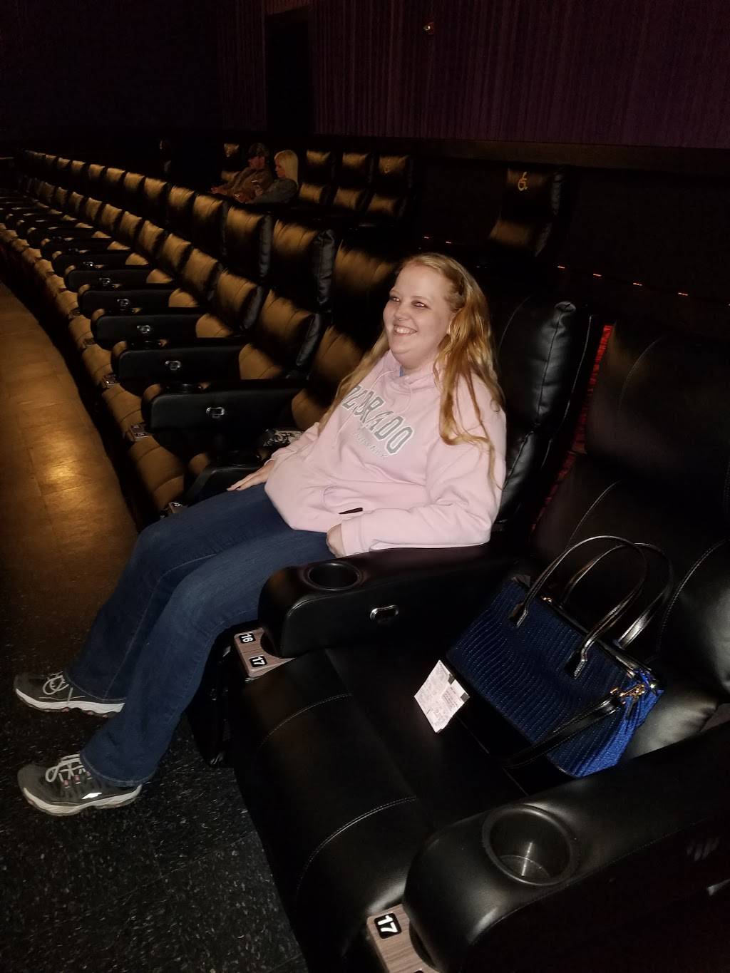 Cinemark Movies 8 | meal takeaway | 1001 Barnes Crossing Rd, Tupelo, MS 38804, USA | 6628448256 OR +1 662-844-8256