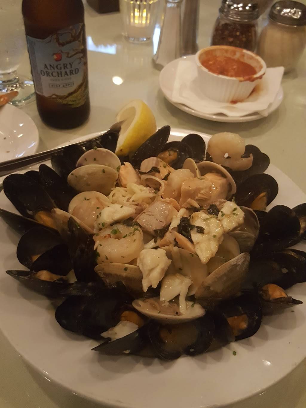 Stingers Restaurant & Bar | restaurant | 925 Providence Rd, Secane, PA 19018, USA | 4844664013 OR +1 484-466-4013