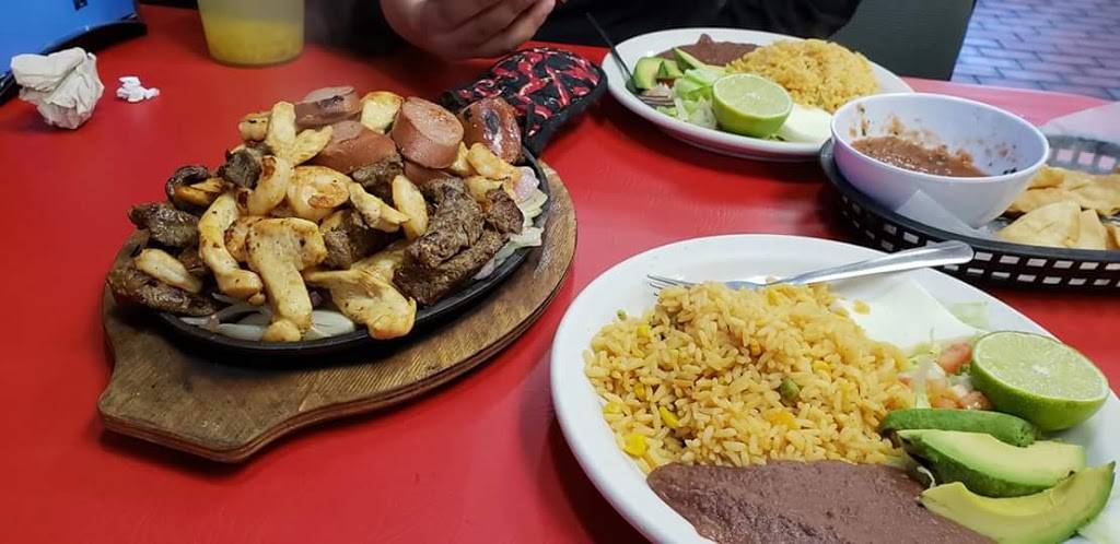 Doña Carmen Pupuseria #1 | restaurant | 1823 W Pioneer Pkwy, Arlington, TX 76013, USA | 8177953716 OR +1 817-795-3716