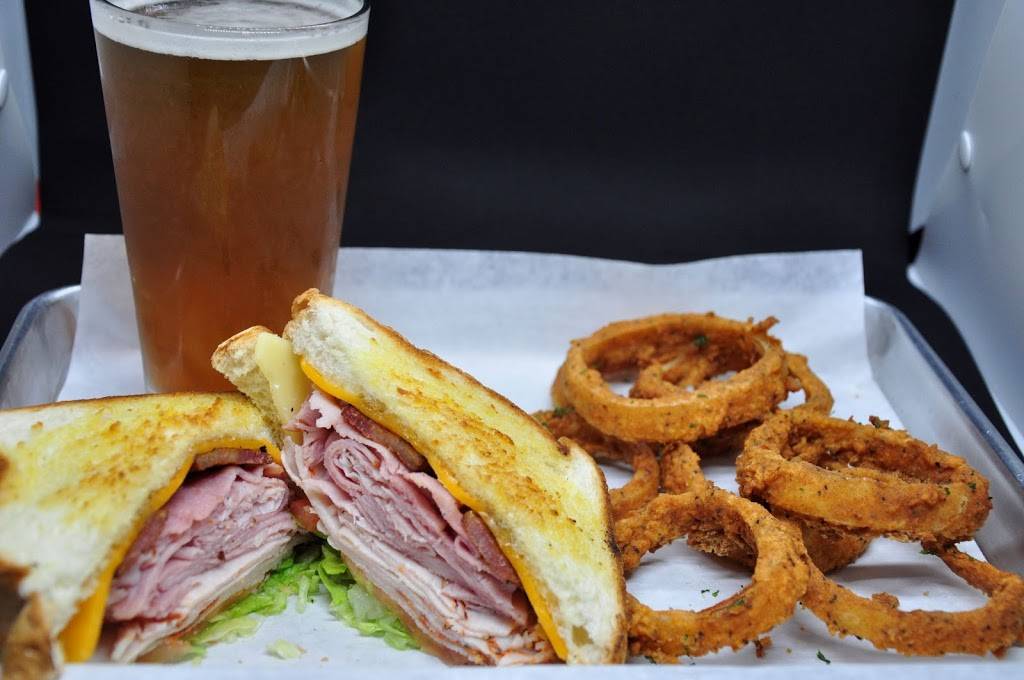 Blues Burgers | restaurant | 1820 W Mockingbird Ln #44, Dallas, TX 75235, USA | 2147509100 OR +1 214-750-9100