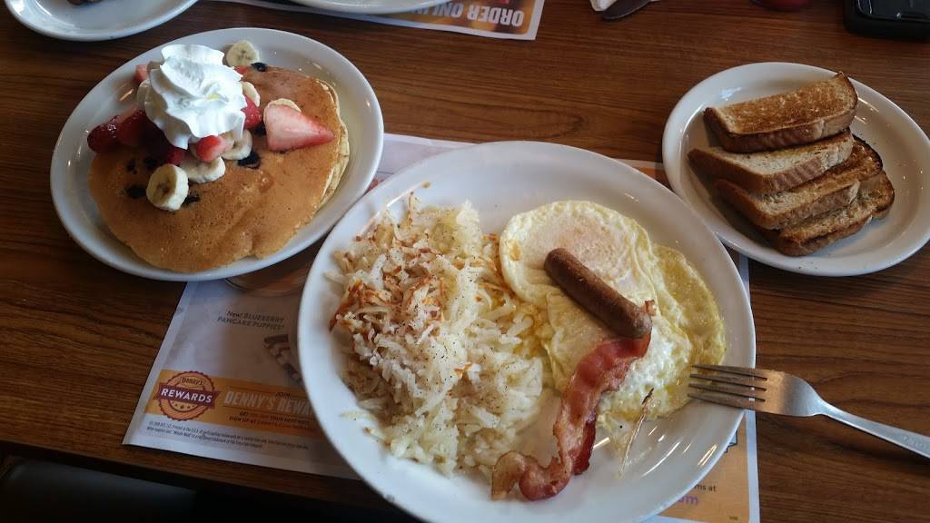 Dennys | restaurant | 38 Commercial Rd, Leominster, MA 01453, USA | 9785340311 OR +1 978-534-0311
