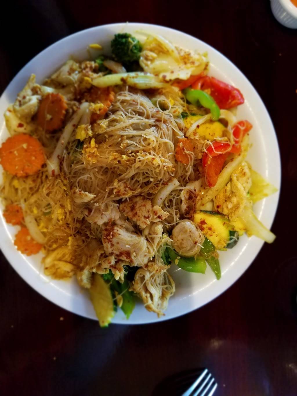 Royal Thai Bistro | restaurant | 2045 Mildred St W, Tacoma, WA 98466, USA | 2535649409 OR +1 253-564-9409