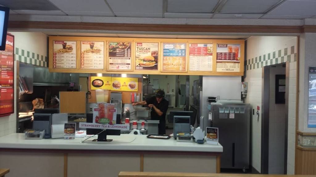 Wendys | restaurant | 22611 Ventura Blvd, Woodland Hills, CA 91364, USA | 8182251038 OR +1 818-225-1038