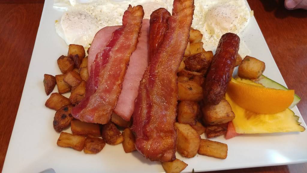 Dunns Famous Bank Street Deli | restaurant | 2679 Bank St, Gloucester, ON K1T 1N1, Canada | 6132477771 OR +1 613-247-7771