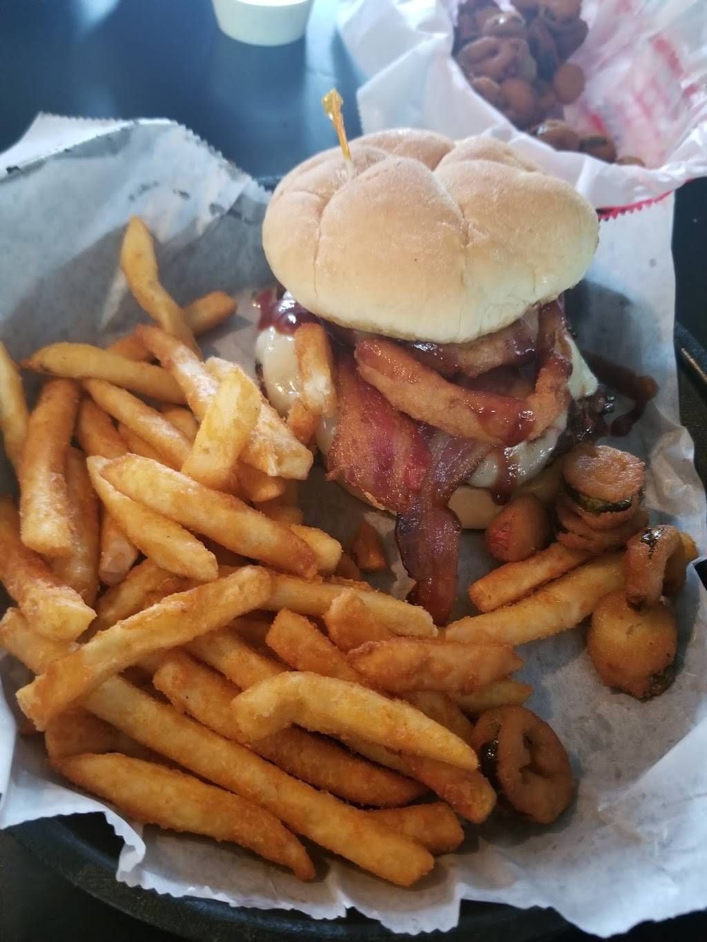 The White House at Badin Lake | restaurant | 286 Badin Shore Cir, New London, NC 28127, USA | 3364615253 OR +1 336-461-5253