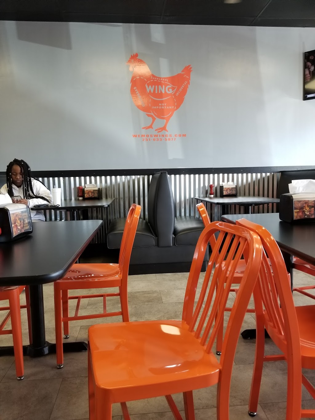 Wemos Famous Wings | restaurant | 312 Schillinger Rd S, Mobile, AL 36608, USA | 2516335877 OR +1 251-633-5877