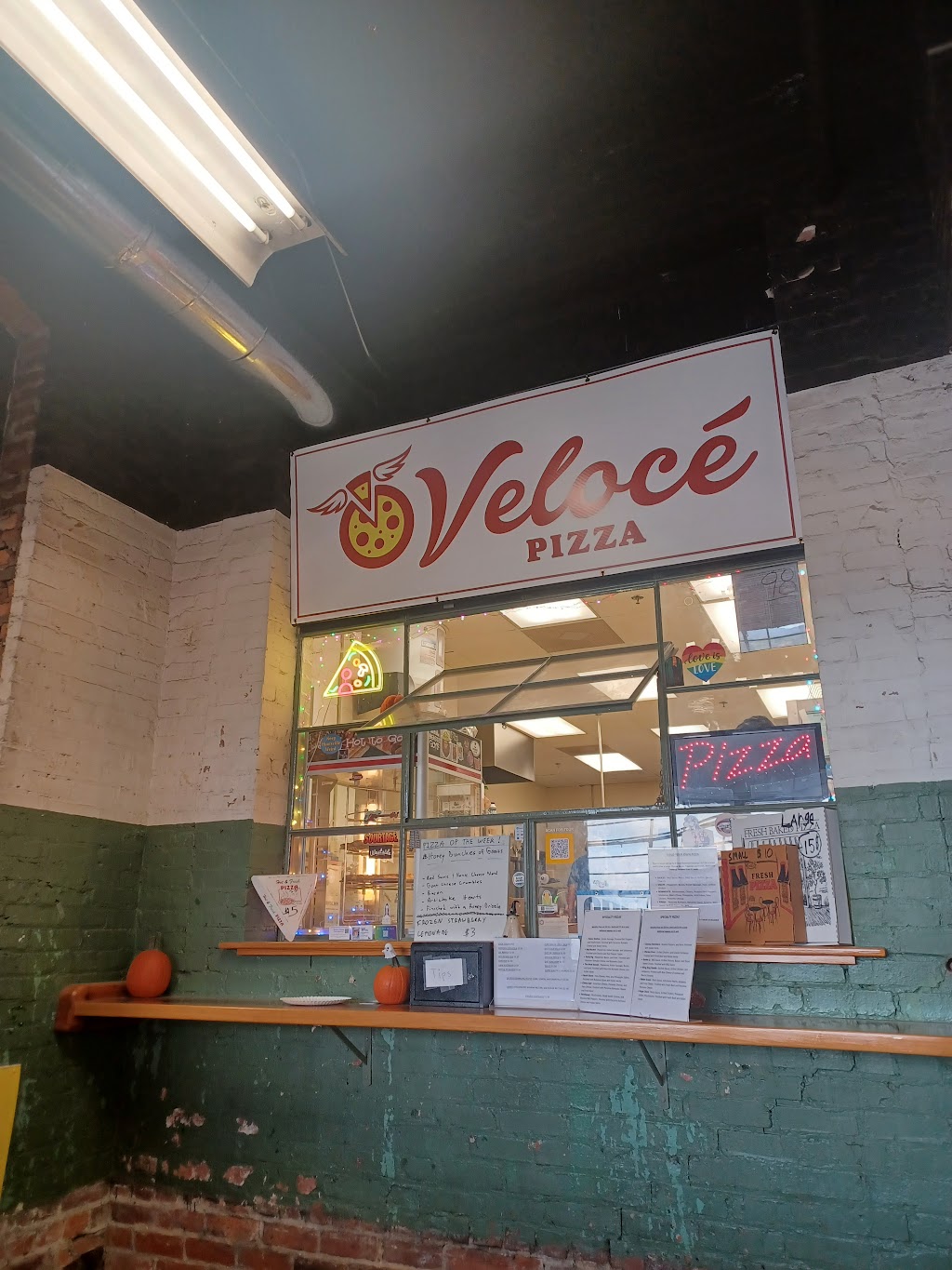 Veloce Pizza & Bakery | restaurant | 2211 Seminole Dr SW #1020, Huntsville, AL 35805, USA | 2568086037 OR +1 256-808-6037