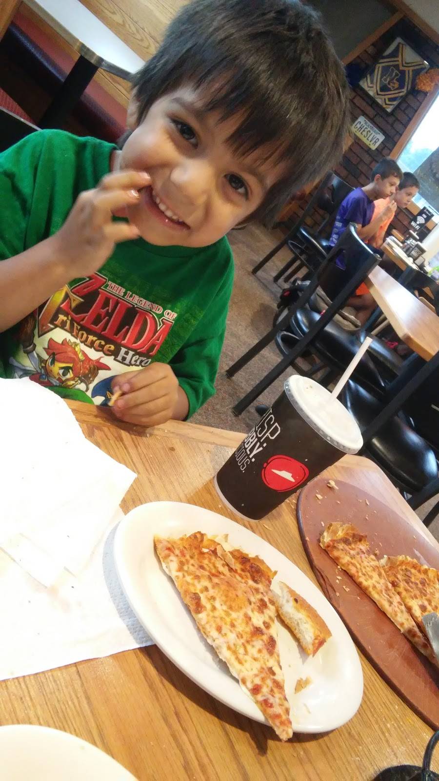 Pizza Hut | meal takeaway | 930 E 30th Ave, Hutchinson, KS 67502, USA | 6206620571 OR +1 620-662-0571