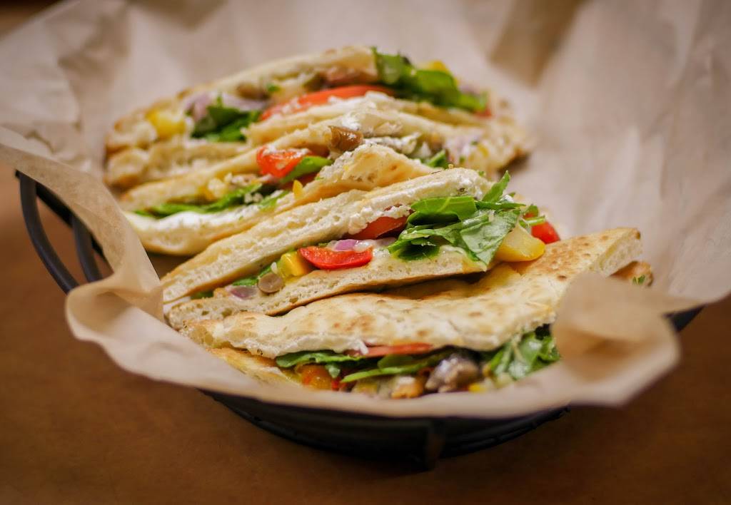 Thirsty Dog East Bank | restaurant | 1085 Old River Rd, Cleveland, OH 44113, USA | 2165231501 OR +1 216-523-1501