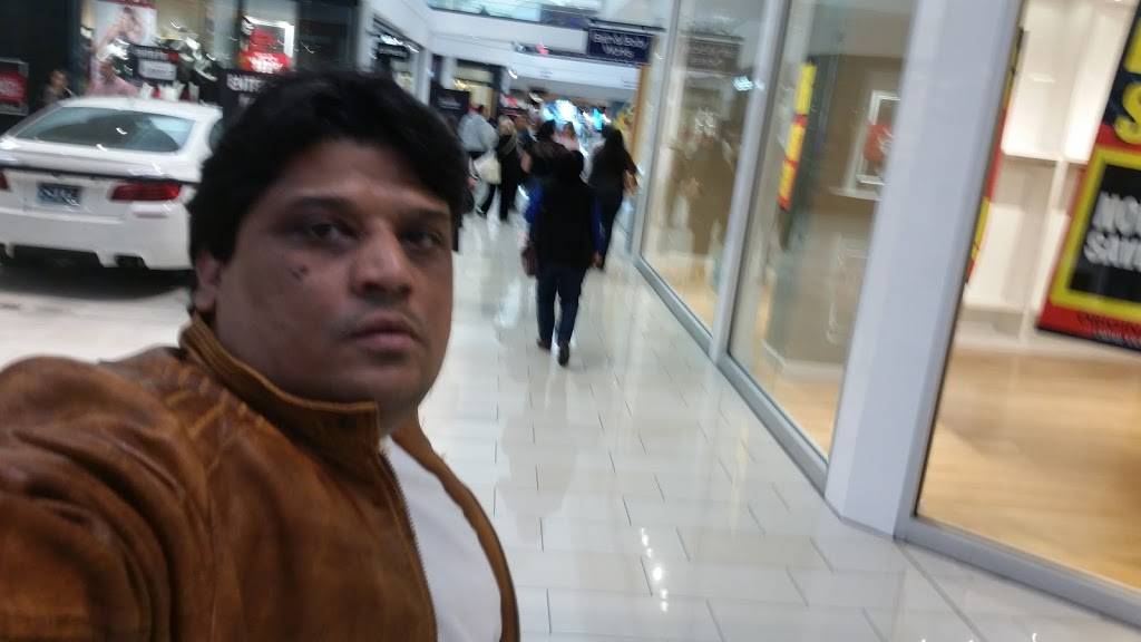 Subway Restaurants | restaurant | 20 W Village Green, Hicksville, NY 11801, USA | 5165205334 OR +1 516-520-5334