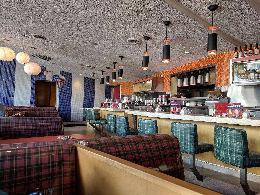 Swingers | restaurant | 802 Broadway, Santa Monica, CA 90401, USA | 3103939793 OR +1 310-393-9793