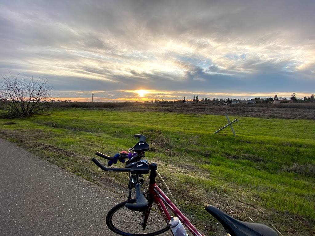 El Macero Country Club | night club | 44571 Clubhouse Dr, El Macero, CA 95618, USA | 5307533363 OR +1 530-753-3363