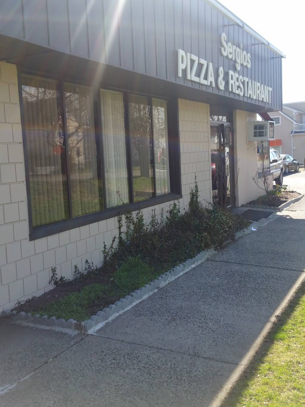 Sergios Pizza Restaurant | restaurant | 985 E Main St, Stamford, CT 06902, USA | 2039674200 OR +1 203-967-4200