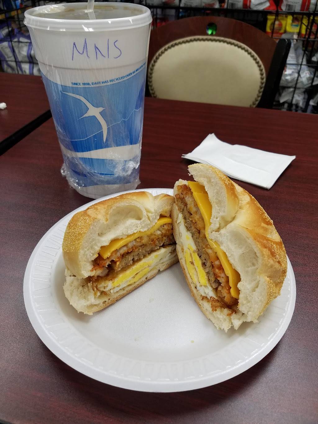 Harrys Hilltop Catering Delicatessen | restaurant | 60 Hillside Avenue, Williston Park, NY 11596, USA | 5167464134 OR +1 516-746-4134