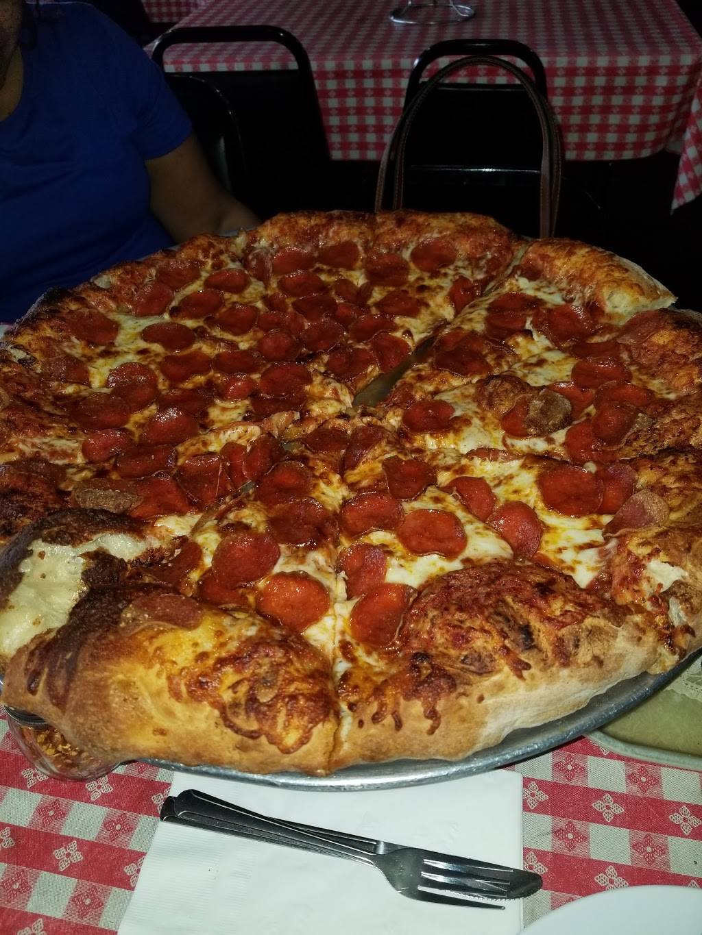 Vincenzos Newhall Pizza | restaurant | 24504 1/2 Lyons Ave, Santa Clarita, CA 91321, USA | 6612596733 OR +1 661-259-6733